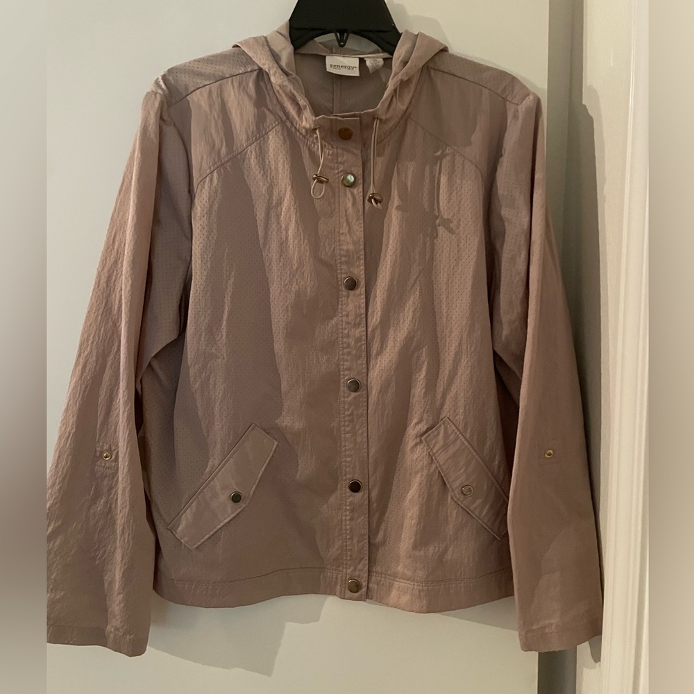 Chicos Zenergy Windbreaker Jacket Lightweight Utility Brass Snaps Tan
